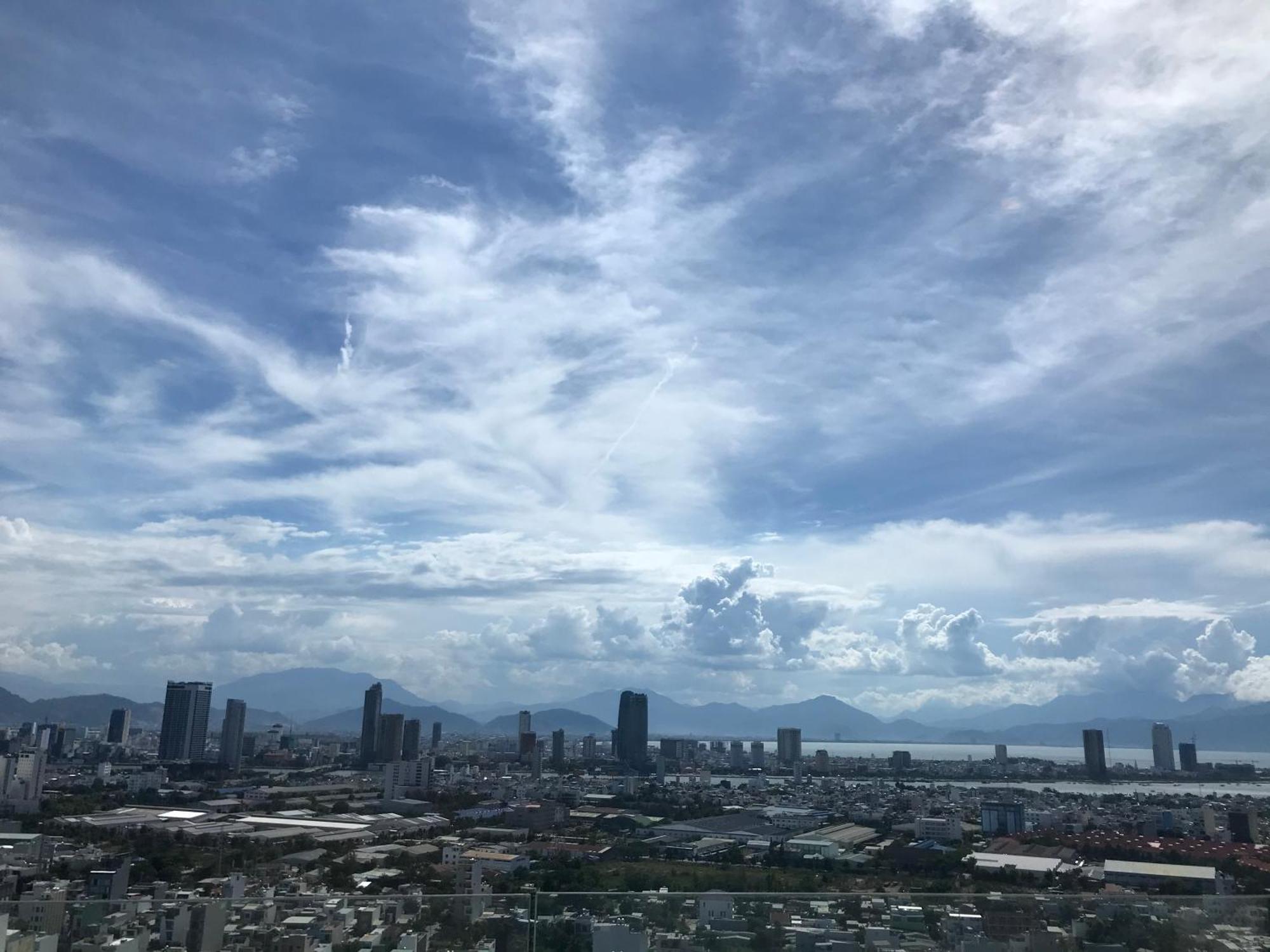 Beachfront Luxury Apartment - Rooftop Pool - 다낭 외부 사진
